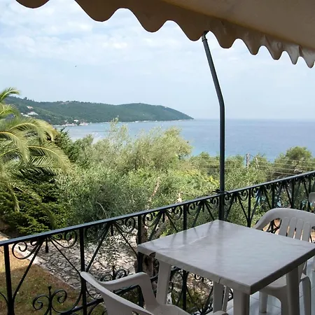 Bay In Kalamaki Beach, A View Over The Whole Bay Couette-café