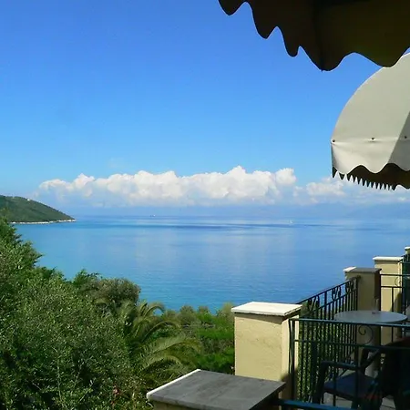Bay In Kalamaki Beach, A View Over The Whole Bay ゲストハウス Apraos