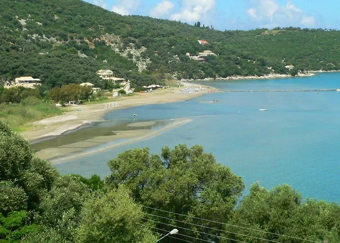 Bay In Kalamaki Beach, A View Over The Whole Bay ゲストハウス Apraos
