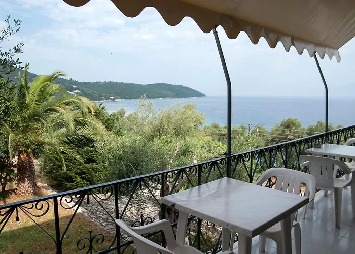 Bay In Kalamaki Beach, A View Over The Whole Bay ゲストハウス