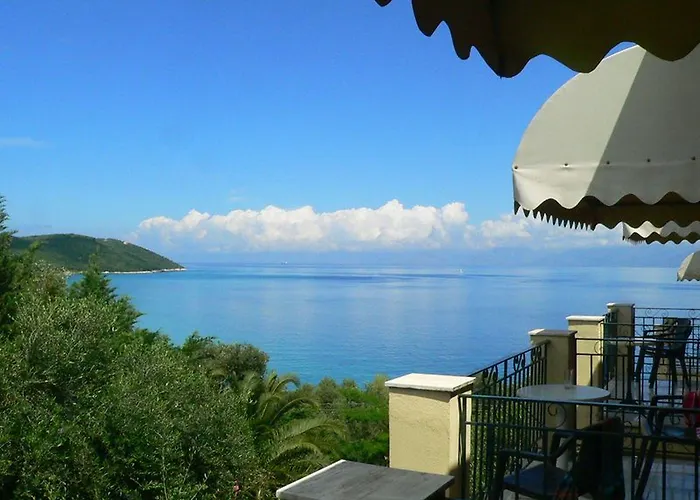 Bay In Kalamaki Beach, A View Over The Whole Bay ゲストハウス Apraos