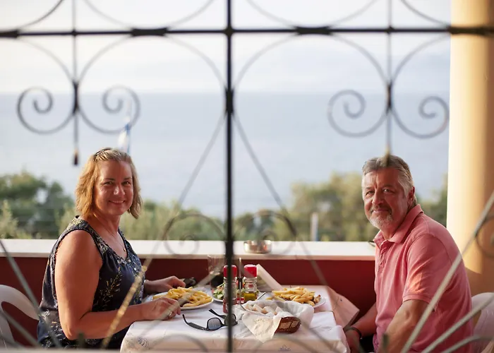 Bay In Kalamaki Beach, A View Over The Whole Bay ゲストハウス