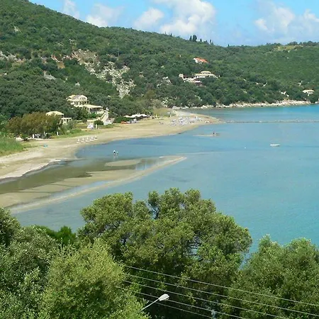 Bay In Kalamaki Beach, A View Over The Whole Bay ゲストハウス 4*